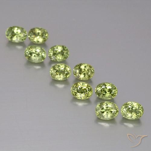 2.84ctw Natural Medium Light Green Granate demantoide, Ovalada, VS