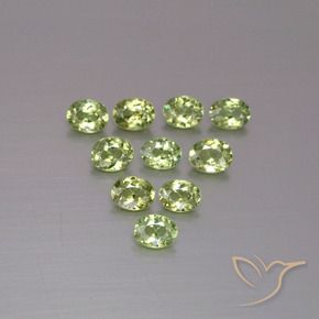 Gemas de Granate demantoide Verde medio natural de 1.72 ct, Ovalada, VS
