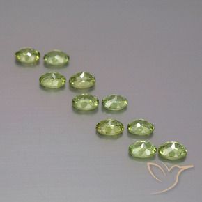 Gemas de Granate demantoide Verde medio natural de 1.72 ct, Ovalada, VS