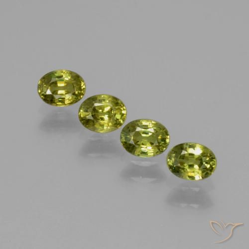 1.02ctw Natural Medium Light Green Granate demantoide, Ovalada, VS
