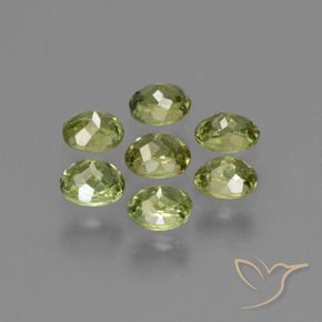 Gemas de Granate demantoide Verde bosque natural de 1.61 ct, Ovalada, VS