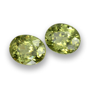 Gemas de Granate demantoide Verde cálido natural de 0.94 ct, Corte Óvalo, VS