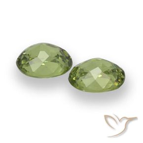 Gemas de Granate demantoide Verde bosque claro natural de 0.88 ct, Corte Óvalo, VS