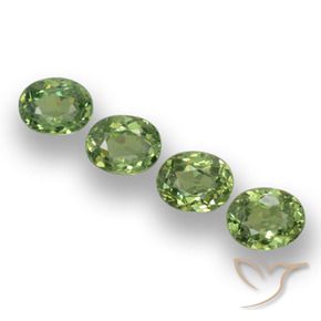 Gemas de Granate demantoide Verde bosque natural de 1.42 ct, Ovalada, VS