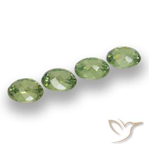 Gemas de Granate demantoide Verde bosque natural de 1.42 ct, Ovalada, VS