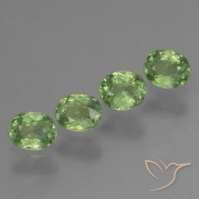 Gemas de Granate demantoide Verde medio natural de 1.20 ct, Ovalada, VS
