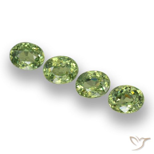 1.31ctw Natural Verde cálido Granate demantoide, Ovalada, VS