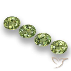 Gemas de Granate demantoide Verde bosque natural de 1.47 ct, Ovalada, VS