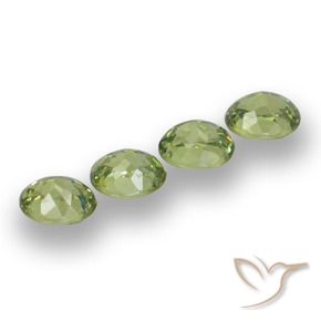 Gemas de Granate demantoide Verde bosque natural de 1.47 ct, Ovalada, VS