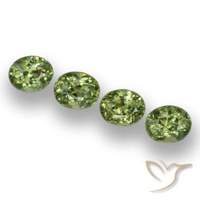 Gemas de Granate demantoide Verde cálido natural de 1.65 ct, Ovalada, VS