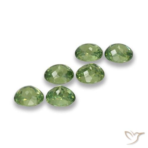 Gemas de Granate demantoide Verde bosque natural de 2.20 ct, Ovalada, VS