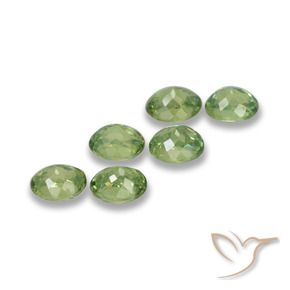 Gemas de Granate demantoide Verde bosque natural de 1.91 ct, Ovalada, VS