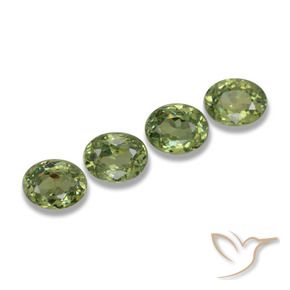 Gemas de Granate demantoide Verde bosque natural de 1.23 ct, Ovalada, VS