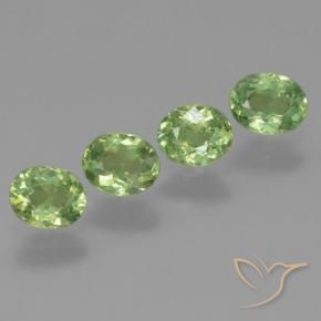 Gemas de Granate demantoide Verde medio natural de 1.24 ct, Ovalada, VS