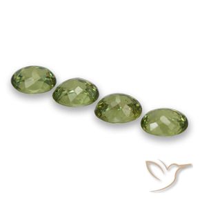 Gemas de Granate demantoide Verde bosque claro natural de 1.57 ct, Ovalada, VS
