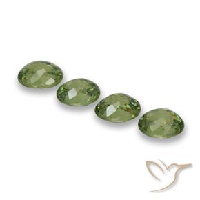 Gemas de Granate demantoide Verde bosque natural de 1.44 ct, Ovalada, VS