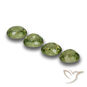 Gemas de Granate demantoide Verde bosque claro natural de 1.40 ct, Ovalada, VS