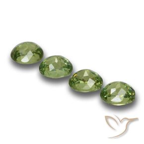 Gemas de Granate demantoide Verde bosque natural de 1.46 ct, Ovalada, VS