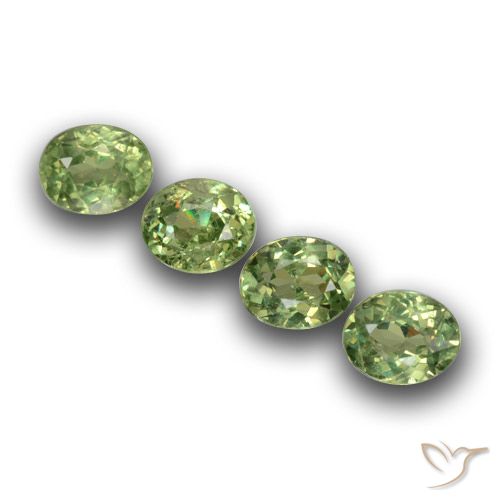 1.21ctw Natural Verde medio Granate demantoide, Ovalada, VS