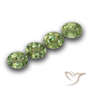 Gemas de Granate demantoide Verde medio natural de 1.21 ct, Ovalada, VS