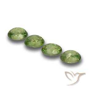Gemas de Granate demantoide Verde medio natural de 1.21 ct, Ovalada, VS