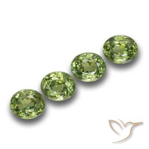 Gemas de Granate demantoide Verde cálido natural de 1.37 ct, Ovalada, VS