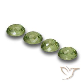 Gemas de Granate demantoide Verde cálido natural de 1.37 ct, Ovalada, VS