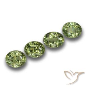 Gemas de Granate demantoide Verde bosque claro natural de 1.32 ct, Ovalada, VS