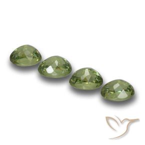Gemas de Granate demantoide Verde bosque claro natural de 1.32 ct, Ovalada, VS