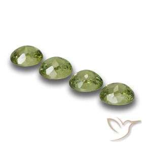 Gemas de Granate demantoide Verde bosque claro natural de 1.33 ct, Ovalada, VS