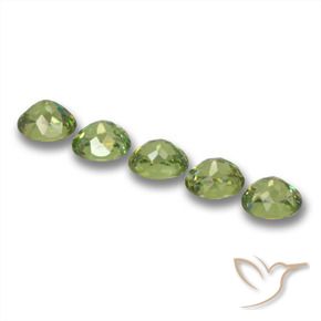 Gemas de Granate demantoide Verde bosque claro natural de 1.89 ct, Ovalada, VS