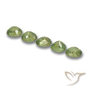 Gemas de Granate demantoide Verde bosque natural de 1.86 ct, Ovalada, VS