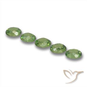 Gemas de Granate demantoide Verde medio natural de 1.57 ct, Ovalada, VS