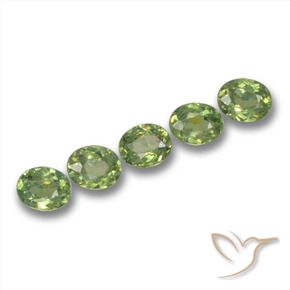 Gemas de Granate demantoide Verde bosque natural de 1.35 ct, Ovalada, VS