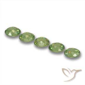 Gemas de Granate demantoide Verde bosque natural de 1.35 ct, Ovalada, VS
