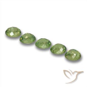 Gemas de Granate demantoide Verde bosque natural de 1.89 ct, Ovalada, VS