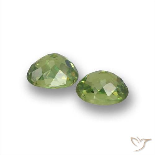 Gemas de Granate demantoide Verde medio natural de 0.80 ct, Ovalada, VS