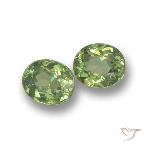 Gemas de Granate demantoide Verde medio natural de 0.96 ct, Ovalada, VS