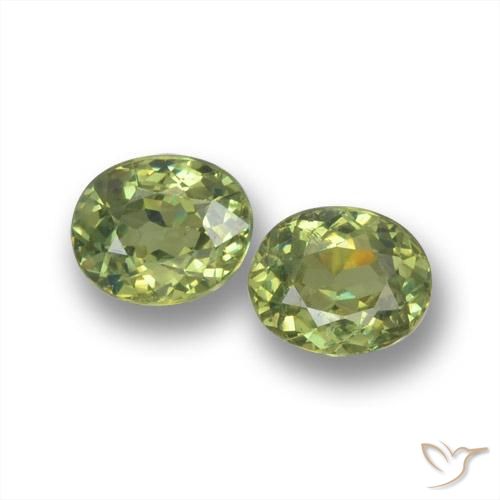 Gemas de Granate demantoide Verde medio natural de 0.84 ct, Corte Óvalo, VS
