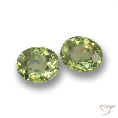 Gemas de Granate demantoide Verde medio natural de 0.84 ct, Corte Óvalo, VS