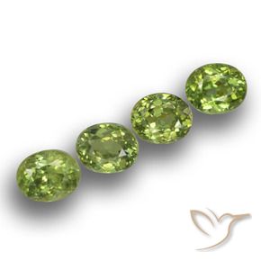 Gemas de Granate demantoide Verde bosque natural de 1.53 ct, Ovalada, VS