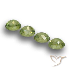 Gemas de Granate demantoide Verde bosque natural de 1.53 ct, Ovalada, VS