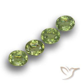 Gemas de Granate demantoide Verde bosque natural de 1.51 ct, Ovalada, VS