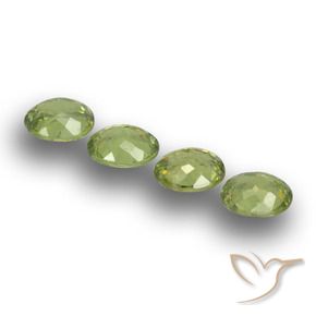 Gemas de Granate demantoide Verde bosque natural de 1.51 ct, Ovalada, VS