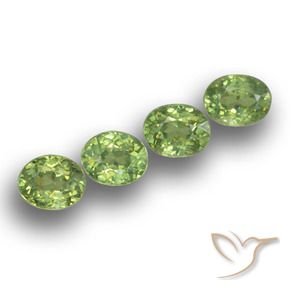 Gemas de Granate demantoide Verde medio natural de 1.40 ct, Ovalada, VS