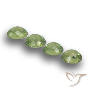 Gemas de Granate demantoide Verde medio natural de 1.40 ct, Ovalada, VS