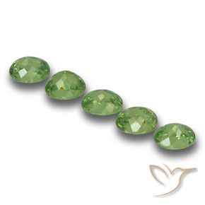 Gemas de Granate demantoide Verde cálido natural de 1.74 ct, Ovalada, VS