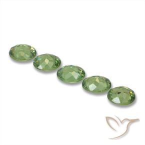 Gemas de Granate demantoide Verde bosque natural de 2.04 ct, Ovalada, VS