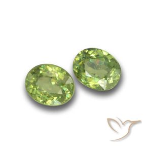 Gemas de Granate demantoide Verde medio natural de 0.90 ct, Ovalada, VS