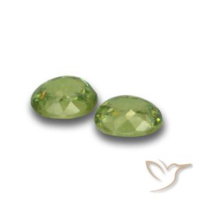 Gemas de Granate demantoide Verde medio natural de 0.90 ct, Ovalada, VS
